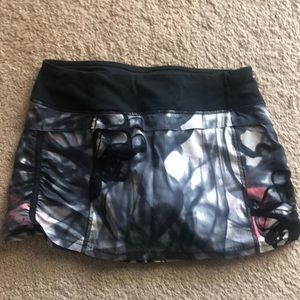 Lululemon size 4 skirt with built in shorts